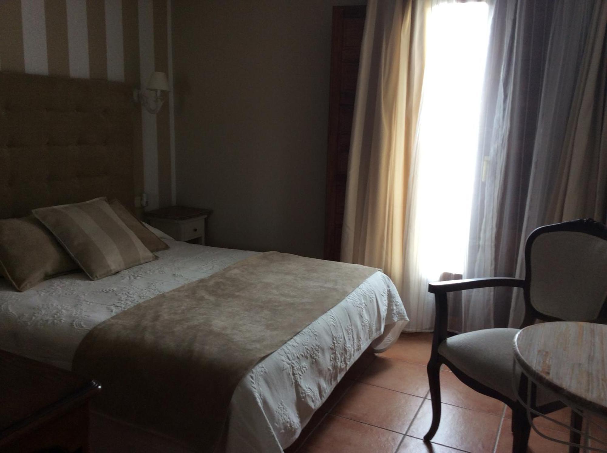 Hotel Rural Los Roturos Maestu ภายนอก รูปภาพ