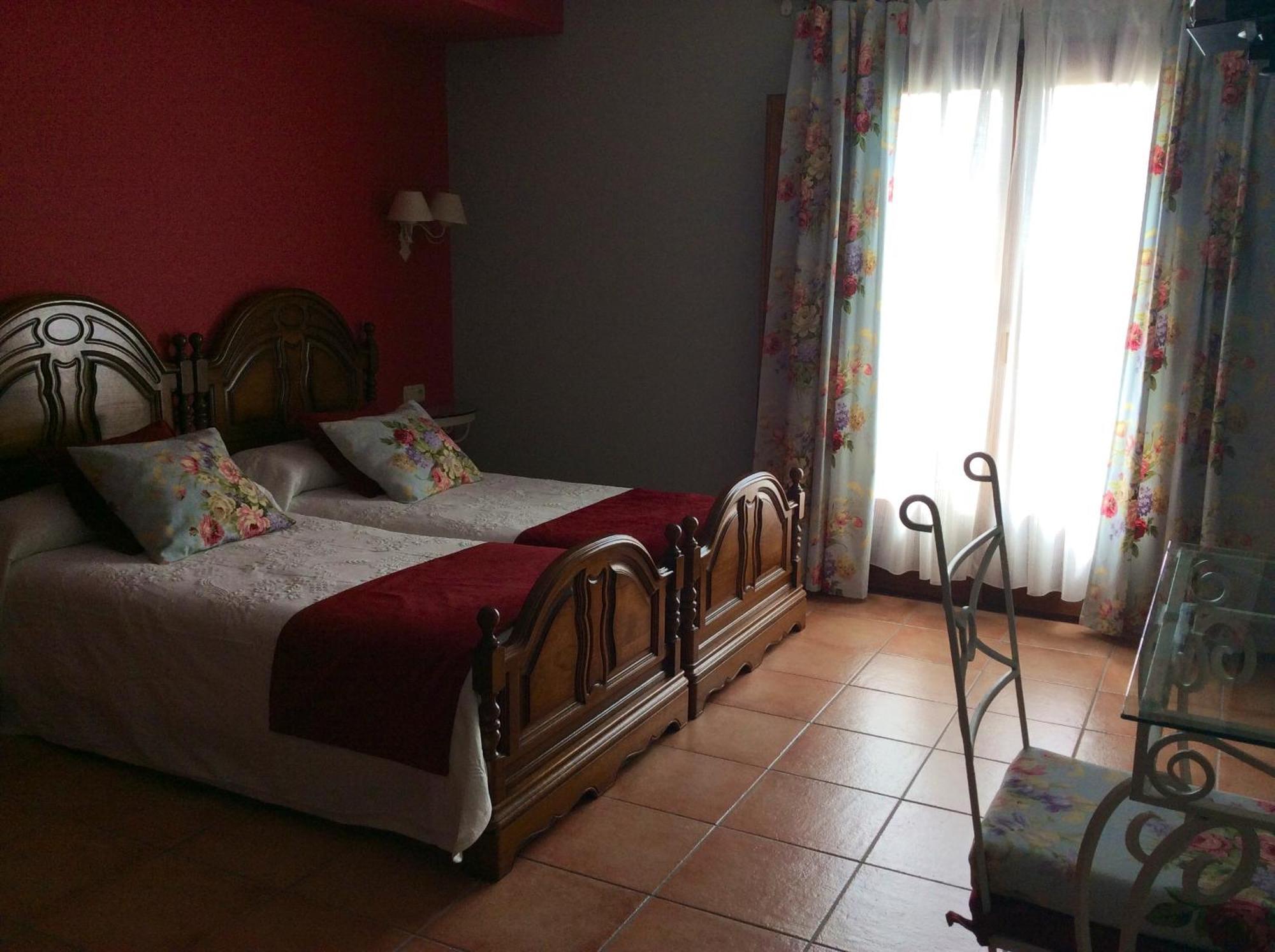 Hotel Rural Los Roturos Maestu ภายนอก รูปภาพ