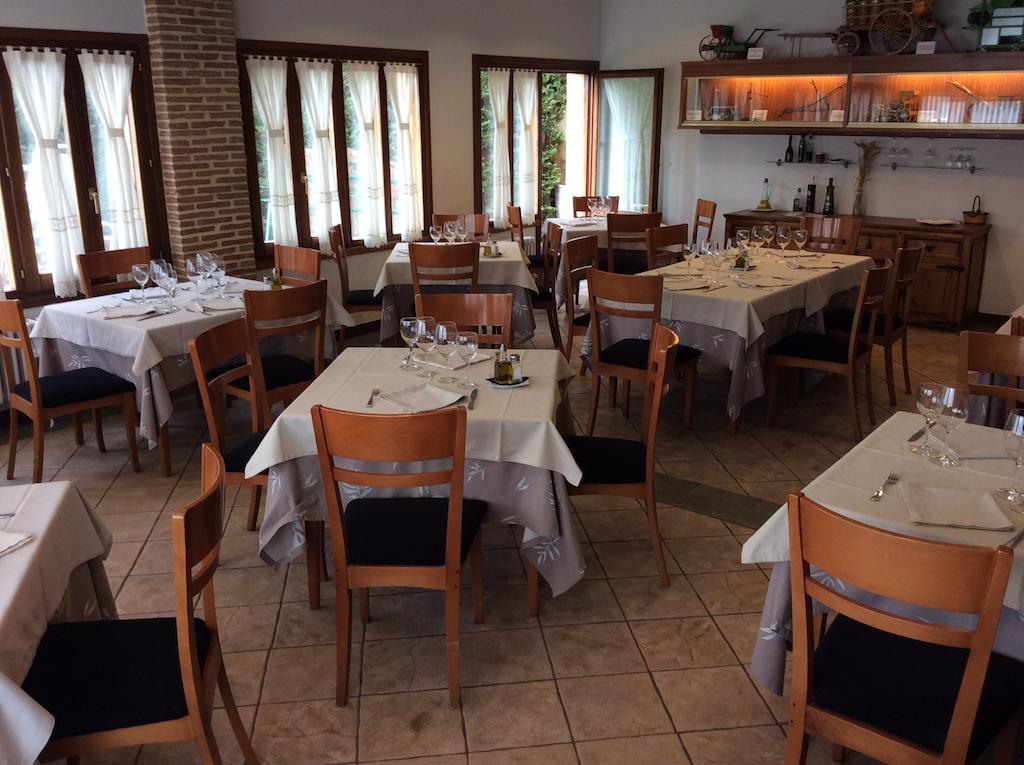 Hotel Rural Los Roturos Maestu ภายนอก รูปภาพ
